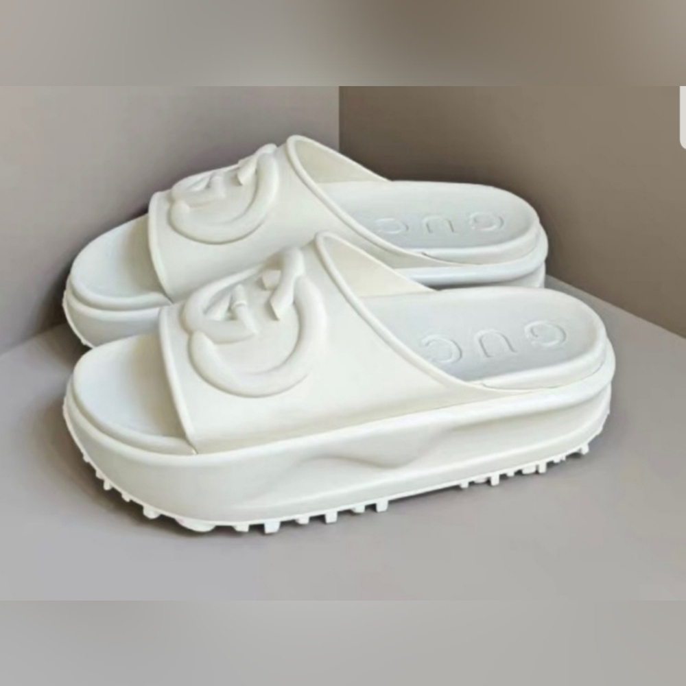 Gucci Women's Interlocking Ergonomic Slide Sandal White Size 36 (US 6 or 6.5)